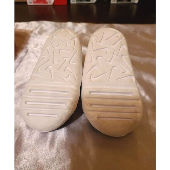 Nike Lil' Swoosh blue and yellow slip on toddler sneaker - Picture 3 of 4